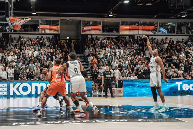 easyCredit Basketball Bundesliga, 5. Spieltag, Niners Chemnitz -Bayern München 10.10.2026 ab 16:00 Uhr Chemnitz, Chemnitz Arena Im Foto: 22 Nighaeal Ceaser, 00 Miles Norris, 50 Austin Wiley easyCredit Basketball Bundesliga, 5. Spieltag, Niners Chemnitz - Bayern München Chemnitz Sachsen Deutschland Copyright: xEHLxMedia MichelxKöhlerx 20261010-Niners-Chemnitz-Bayern-M__nchen-091