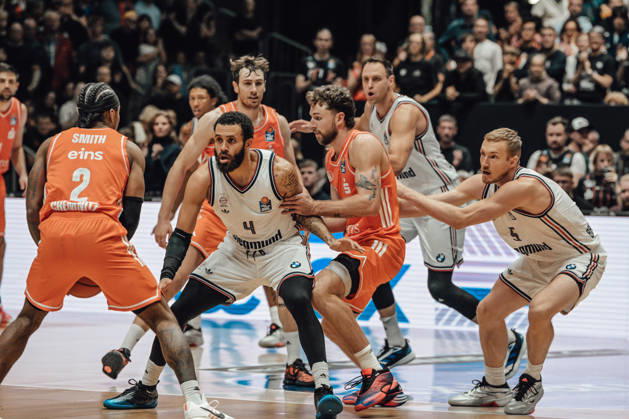 easyCredit Basketball Bundesliga, 5. Spieltag, Niners Chemnitz -Bayern München 10.10.2026 ab 16:00 Uhr Chemnitz, Chemnitz Arena Im Foto: 04 Duane Washington JR., 02 Stefan Smith, 25 Ben Burnham, 05 Niels Giffey easyCredit Basketball Bundesliga, 5. Spieltag, Niners Chemnitz - Bayern München Chemnitz Sachsen Deutschland Copyright: xEHLxMedia MichelxKöhlerx 20261010-Niners-Chemnitz-Bayern-M__nchen-096