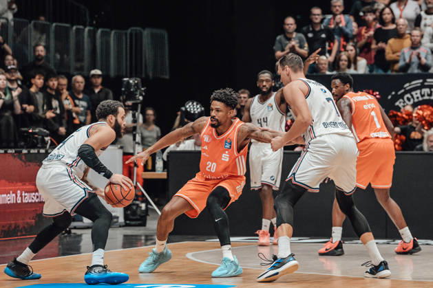 easyCredit Basketball Bundesliga, 5. Spieltag, Niners Chemnitz -Bayern München 10.10.2026 ab 16:00 Uhr Chemnitz, Chemnitz Arena Im Foto: 20 Urald King, 07 Johannes Voigtmann easyCredit Basketball Bundesliga, 5. Spieltag, Niners Chemnitz - Bayern München Chemnitz Sachsen Deutschland Copyright: xEHLxMedia MichelxKöhlerx 20261010-Niners-Chemnitz-Bayern-M__nchen-098