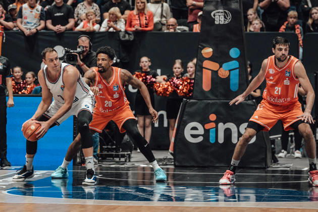 easyCredit Basketball Bundesliga, 5. Spieltag, Niners Chemnitz -Bayern München 10.10.2026 ab 16:00 Uhr Chemnitz, Chemnitz Arena Im Foto: 07 Johannes Voigtmann, 20 Urald King, 21 Mateo Seric easyCredit Basketball Bundesliga, 5. Spieltag, Niners Chemnitz - Bayern München Chemnitz Sachsen Deutschland Copyright: xEHLxMedia MichelxKöhlerx 20261010-Niners-Chemnitz-Bayern-M__nchen-100