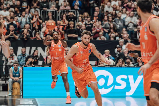 easyCredit Basketball Bundesliga, 5. Spieltag, Niners Chemnitz -Bayern München 10.10.2026 ab 16:00 Uhr Chemnitz, Chemnitz Arena Im Foto: 01 Phlandrous Fleming JR, 25 Ben Burnham easyCredit Basketball Bundesliga, 5. Spieltag, Niners Chemnitz - Bayern München Chemnitz Sachsen Deutschland Copyright: xEHLxMedia MichelxKöhlerx 20261010-Niners-Chemnitz-Bayern-M__nchen-101