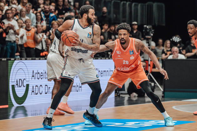 easyCredit Basketball Bundesliga, 5. Spieltag, Niners Chemnitz -Bayern München 10.10.2026 ab 16:00 Uhr Chemnitz, Chemnitz Arena Im Foto: 20 Urald King, 04 Duane Washington JR. easyCredit Basketball Bundesliga, 5. Spieltag, Niners Chemnitz - Bayern München Chemnitz Sachsen Deutschland Copyright: xEHLxMedia MichelxKöhlerx 20261010-Niners-Chemnitz-Bayern-M__nchen-108