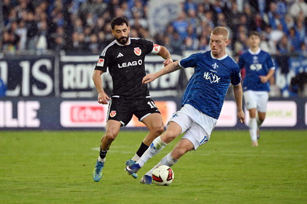 10.10.2026, xjhx, Fussball 2.Bundesliga, SV Darmstadt 98 - Energie Cottbus v.l. Tolgay Cigerci (Energie Cottbus), Kai Klefisch (SV Darmstadt 98) (DFL DFB REGULATIONS PROHIBIT ANY USE OF PHOTOGRAPHS as IMAGE SEQUENCES and or QUASI-VIDEO) Darmstadt