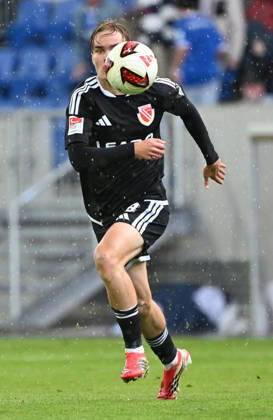 10.10.2026, xjhx, Fussball 2.Bundesliga, SV Darmstadt 98 - Energie Cottbus v.l. Lukas Michelbrink (Energie Cottbus) (DFL DFB REGULATIONS PROHIBIT ANY USE OF PHOTOGRAPHS as IMAGE SEQUENCES and or QUASI-VIDEO) Darmstadt
