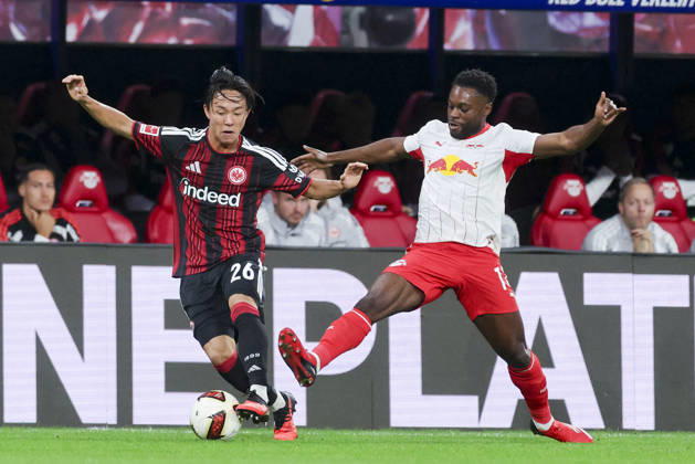 Keita Kosugi (Eintracht Frankfurt) und Ridle Baku (RB Leipzig) kaempfen um den Ball waehrend des spiels der 1. Bundesliga zwischen RB Leipzig und Eintracht Frankfurt, Red Bull Arena am 10. October 2026 in Leipzig, Deutschland. (Foto von Marco Steinbrenner DeFodi Images) +++ Keita Kosugi (Eintracht Frankfurt) und Ridle Baku (RB Leipzig) battle for the ball during the Bundesliga match between RB Leipzig and Eintracht Frankfurt at Red Bull Arena on October 10, 2026 in Leipzig, Germany. (Photo by Marco Steinbrenner DeFodi Images) DFB DFL REGULATIONS PROHIBIT ANY USE OF PHOTOGRAPHS AS IMAGE SEQUENCES AND OR QUASI-VIDEO. (Photo by Marco Steinbrenner DeFodi Images) -