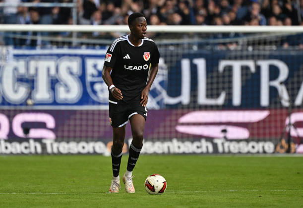 10.10.2026, xjhx, Fussball 2.Bundesliga, SV Darmstadt 98 - Energie Cottbus v.l. King Manu (Energie Cottbus) FREISTELLER (DFL DFB REGULATIONS PROHIBIT ANY USE OF PHOTOGRAPHS as IMAGE SEQUENCES and or QUASI-VIDEO) Darmstadt