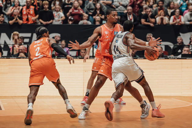 easyCredit Basketball Bundesliga, 5. Spieltag, Niners Chemnitz -Bayern München 10.10.2026 ab 16:00 Uhr Chemnitz, Chemnitz Arena Im Foto: 02 Stefan Smith, 22 Nighaeal Ceaser, easyCredit Basketball Bundesliga, 5. Spieltag, Niners Chemnitz - Bayern München Chemnitz Sachsen Deutschland Copyright: xEHLxMedia MichelxKöhlerx 20261010-Niners-Chemnitz-Bayern-M__nchen-119