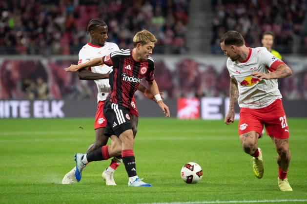 1. Fußball Bundesliga: RB Leipzig - Eintracht Frankfurt; 10.10.2026 Ritsu Doan (20, Eintracht Frankfurt) vor Ezechiel Banzuzi (6, RB Leipzig). LEIPZIG, DEUTSCHLAND - OCTOBER 10: Bundesliga-Spiel RB Leipzig - Eintracht Frankfurt in der Red Bull Arena am 5. Spieltag der 1. Bundesliga am October 10, 2026 in Leipzig, Deutschland. DFL REGULATIONS PROHIBIT ANY USE OF PHOTOGRAPHS AS IMAGE SEQUENCES AND OR QUASI-VIDEO. Copyright: xBEAUTIFULxSPORTS JanxKaeferx