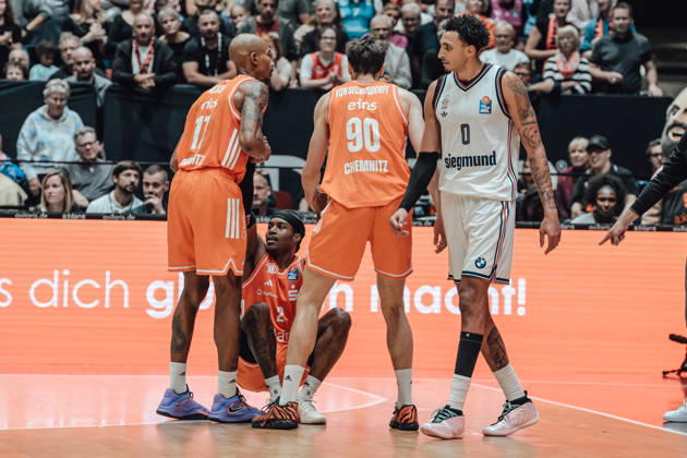 easyCredit Basketball Bundesliga, 5. Spieltag, Niners Chemnitz -Bayern München 10.10.2026 ab 16:00 Uhr Chemnitz, Chemnitz Arena Im Foto: 17 Darion Atkins, 90 Jannis von Seckendorf, 02 Stefan Smith, 00 Miles Norris easyCredit Basketball Bundesliga, 5. Spieltag, Niners Chemnitz - Bayern München Chemnitz Sachsen Deutschland Copyright: xEHLxMedia MichelxKöhlerx 20261010-Niners-Chemnitz-Bayern-M__nchen-127