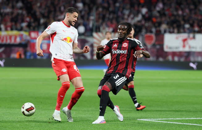 RB Leipzig - Frankfurt Bundesliga Leipzig, 10.10.2026, Red Bull Arena, Fußball, 1.Bundesliga, 5.Spieltag , RB Leipzig vs. SG Eintracht Frankfurt , Im Bild von links: Romulo (40, RB Leipzig), Lilian Brassier (3, Frankfurt). , Nur zur redaktionellen Nutzung. Only editorial use. , DFL DFB regulations prohibit any use of photographs as image sequences and or quasi-video. ,
