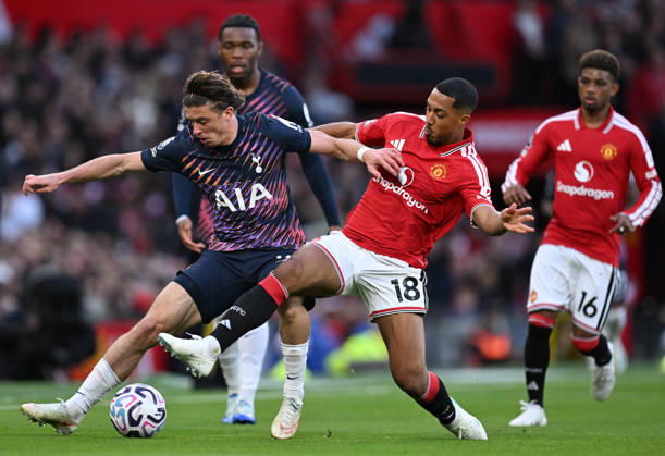 MANCHESTER, ENGLAND, OCT 10: Conor Gallagher of Tottenham Hotspur is tackled by Youri Tielemans of Manchester United, ManU during the Premier League match between Manchester United and Tottenham Hotspur at Old Trafford in Manchester, England (Will Palmer Sports Press Photo) Copyright: xWillxPalmer SportsxPressxPhotox Sportspressphoto_SPR251194
