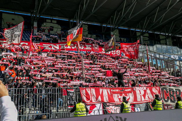 Darmstadt, Deutschland 10. Oktober 2026: 2. Bundesliga - 2026 2027 - 7. Spieltag - SV Darmstadt 98 gegen FC Energie Cottbus Im Bild: Fanblock Energie Cottbus DFL DFB regulations prohibit any use of photographs as image sequences and or quasi-video. Böllenfalltor Hessen Copyright: xFotostandx xWeilandx