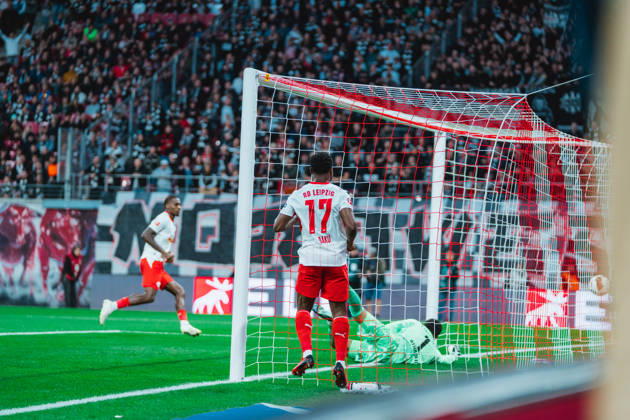 Ezechiel Banzuzi (RB Leipzig, 6) goal RB Leipzig vs Eintracht Frankfurt, Bundesliga, Germany, Football, 26 27, GER, Leipzig, Red Bull Arena Stadium DFL regulations prohibit any use of photographs as image sequences and or quasi-video.DFL regulations prohibit any use of photographs as image sequences and or quasi-video. Leipzig Red Bull Arena, Leipzig Sachsen GER Copyright: xBillmanxDubex
