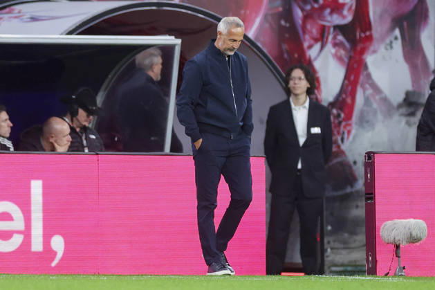 Trainer Adi Huetter (Eintracht Frankfurt) schaut enttaeuscht waehrend des spiels der 1. Bundesliga zwischen RB Leipzig und Eintracht Frankfurt, Red Bull Arena am 10. October 2026 in Leipzig, Deutschland. (Foto von Marco Steinbrenner DeFodi Images) +++ Trainer Adi Huetter (Eintracht Frankfurt) looks dejected during the Bundesliga match between RB Leipzig and Eintracht Frankfurt at Red Bull Arena on October 10, 2026 in Leipzig, Germany. (Photo by Marco Steinbrenner DeFodi Images) DFB DFL REGULATIONS PROHIBIT ANY USE OF PHOTOGRAPHS AS IMAGE SEQUENCES AND OR QUASI-VIDEO. (Photo by Marco Steinbrenner DeFodi Images) -