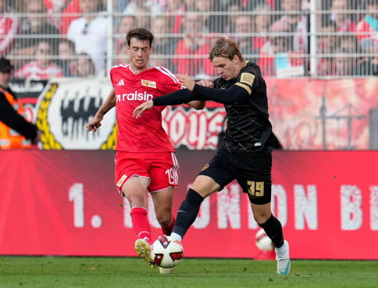 Janik Haberer (1. FC Union Berlin, 19) im Zweikampf mit William Cole Campbell (SV Elversberg, 39). GER, 1.FC Union Berlin vs SV Elversberg, 1. Bundesliga, 5. Spieltag, Saison 2026-27, Stadion An der Alten Foersterei, Berlin, 10.10.2026 DFL REGULATIONS PROHIBIT ANY USE OF PHOTOGRAPHS AS IMAGE SEQUENCES AND OR QUASI-VIDEO 1.FC Union Berlin vs SV Elversberg, 1. Bundesliga, 5. Spieltag, Saison 2026-27, 10.10.2026 Berlin Copyright: xEibner-Pressefoto ScottxColemanx EP_SCN