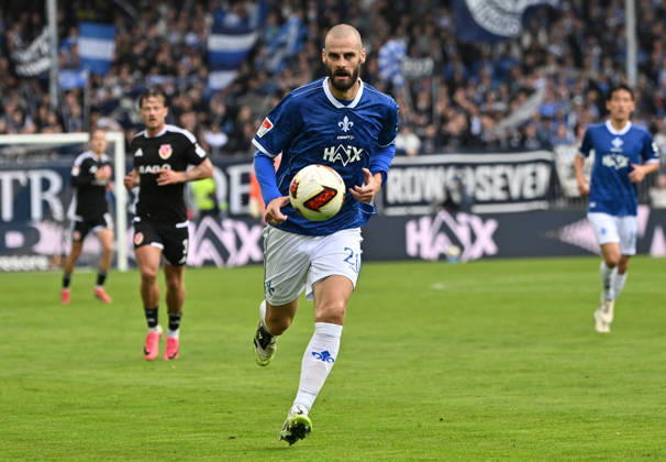 10.10.2026, xjhx, Fussball 2.Bundesliga, SV Darmstadt 98 - Energie Cottbus v.l. Aleksandar Vukotic (SV Darmstadt 98), FREISTELLER (DFL DFB REGULATIONS PROHIBIT ANY USE OF PHOTOGRAPHS as IMAGE SEQUENCES and or QUASI-VIDEO) Darmstadt