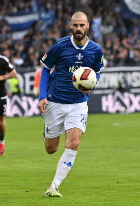 10.10.2026, xjhx, Fussball 2.Bundesliga, SV Darmstadt 98 - Energie Cottbus v.l. Aleksandar Vukotic (SV Darmstadt 98), FREISTELLER (DFL DFB REGULATIONS PROHIBIT ANY USE OF PHOTOGRAPHS as IMAGE SEQUENCES and or QUASI-VIDEO) Darmstadt