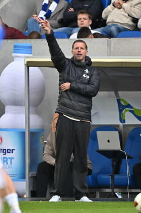 10.10.2026, xjhx, Fussball 2.Bundesliga, SV Darmstadt 98 - Energie Cottbus v.l. Trainer Florian Kohfeldt (SV Darmstadt 98) gibt Anweisungen (DFL DFB REGULATIONS PROHIBIT ANY USE OF PHOTOGRAPHS as IMAGE SEQUENCES and or QUASI-VIDEO) Darmstadt