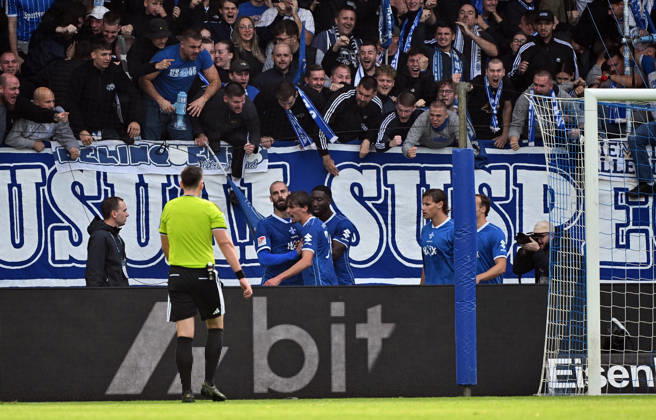 10.10.2026, xjhx, Fussball 2.Bundesliga, SV Darmstadt 98 - Energie Cottbus v.l. Aleksandar Vukotic (SV Darmstadt 98) celebrate the goal, Der Torjubel zum 2:1 (DFL DFB REGULATIONS PROHIBIT ANY USE OF PHOTOGRAPHS as IMAGE SEQUENCES and or QUASI-VIDEO) Darmstadt