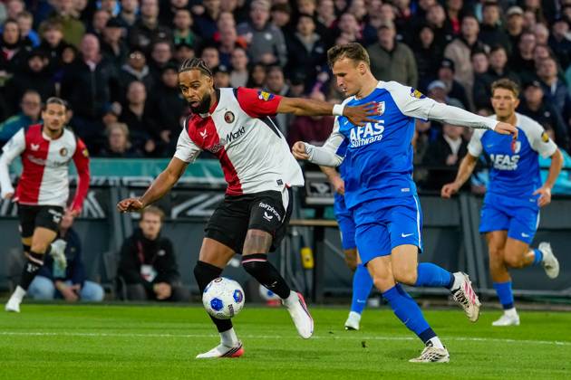 ROTTERDAM , 10-10-2026 , Stadion Feijenoord (De Kuip) , season 2026 2027 , Dutch Eredivisie football , match between Feyenoord and AZ , Picture shows Feyenoord player Jeremiah St.Juste and AZ player Peer Koopmeiners Feyenoord - AZ  x208115896x Copyright: