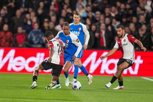 ROTTERDAM , 10-10-2026 , Stadion Feijenoord (De Kuip) , season 2026 2027 , Dutch Eredivisie football , match between Feyenoord and AZ , Picture shows AZ player Calvin Stengs and Feyenoord player Givairo Read Feyenoord - AZ  x208116400x Copyright: