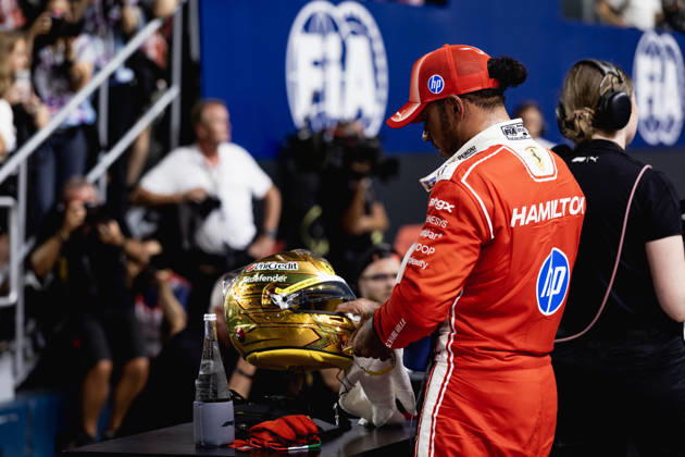 SINGAPORE, SINGAPORE - OCTOBER 10: Lewis Hamilton of Great Britain and Scuderia Ferrari HP at Parc Ferme after qualifying for F1 Grand Prix race of Singapore at Marina Bay Street Circuit on October 10, 2026 in Singapore, Singapore. (Photo by Qian Jun SPP-Paddocker) Copyright: xQianxJun SPP-Paddockerx Sportspressphoto_SPR251270