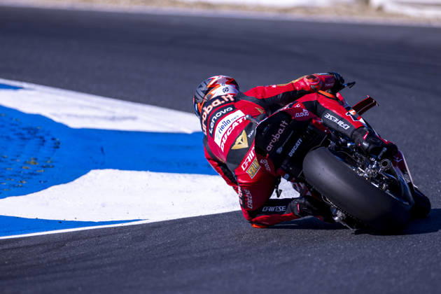October 10, 2026, Cascais, Lisboa, Portugal: ESTORIL, PORTUGAL - OCTOBER 10: Nicolo Bulega of Italy and Aruba.it Racing - Ducati competes during Race 1 during day two of the World Superbikes Estoril Round at Circuito Estoril on October 10, 2026 in Estoril, Portugal. Cascais Portugal - ZUMAl192 20261010_zsp_l192_078 Copyright: xMiguelxLemosx
