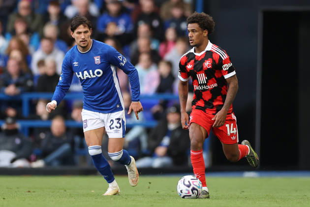 Ipswich Town v Fulham, Premier League SaÅ¡a Lukic of Ipswich Town in action with Oscar Bob of Fulham during the Ipswich Town v Fulham Premier League match at Portman Road, Ipswich, England on 10 October 2026 Credit: Tiego Grenho Every Second Media Editorial use only. All images are copyright Every Second Media Limited. No images may be reproduced without prior permission. All rights reserved. Premier League and Football League images are subject to licensing agreements with Football DataCo Limited. see https: www.football-dataco.com Copyright: xIMAGO EveryxSecondxMediax ESM-2211-0090 TiegoxGrenhox xEveryxSecondxMediax