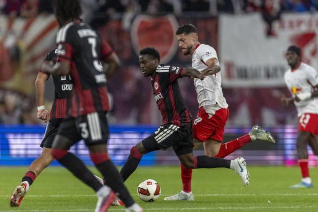 GER, Leipzig, Fussball, Bundesliga, 5. Spieltag, RB Leipzig vs. Eintracht Frankfurt im Bild v.l.: Noel Aseko (Eintracht Frankfurt 15), Romulo Cardoso (RB Leipzig 40), Zweikampf 10.10.2026, Red-Bull Arena Leipzig DFL DFB REGULATIONS PROHIBIT ANY USE OF PHOTOGRAPHS AS IMAGE SEQUENCES AND OR QUASI-VIDEO, Leipzig Red-Bull Arena Sachsen Germany Copyright: xPaulxFritzx