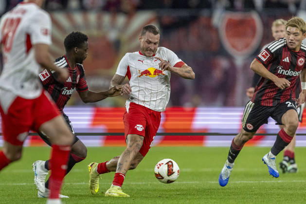 GER, Leipzig, Fussball, Bundesliga, 5. Spieltag, RB Leipzig vs. Eintracht Frankfurt im Bild v.l.: Noel Aseko (Eintracht Frankfurt 15), David Raum (RB Leipzig 22), Zweikampf 10.10.2026, Red-Bull Arena Leipzig DFL DFB REGULATIONS PROHIBIT ANY USE OF PHOTOGRAPHS AS IMAGE SEQUENCES AND OR QUASI-VIDEO, Leipzig Red-Bull Arena Sachsen Germany Copyright: xPaulxFritzx