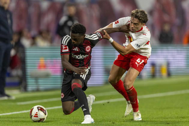 GER, Leipzig, Fussball, Bundesliga, 5. Spieltag, RB Leipzig vs. Eintracht Frankfurt im Bild v.l.: Noel Aseko (Eintracht Frankfurt 15), Neil El Aynaoui (RB Leipzig 21), Zweikampf 10.10.2026, Red-Bull Arena Leipzig DFL DFB REGULATIONS PROHIBIT ANY USE OF PHOTOGRAPHS AS IMAGE SEQUENCES AND OR QUASI-VIDEO, Leipzig Red-Bull Arena Sachsen Germany Copyright: xPaulxFritzx