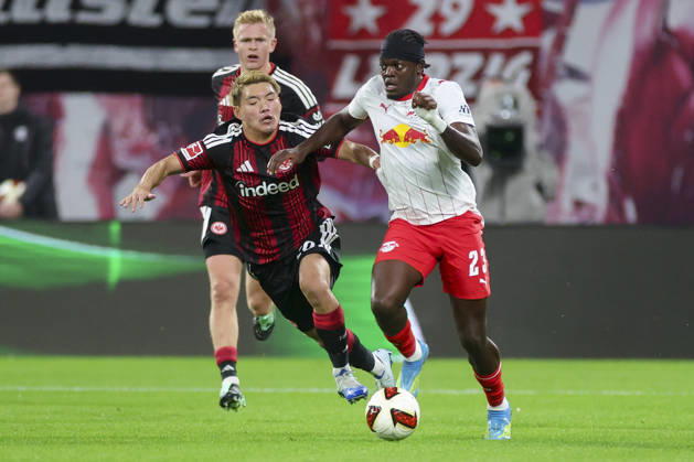 Ritsu Doan (Eintracht Frankfurt) und Castello Lukeba (RB Leipzig) kaempfen um den Ball waehrend des spiels der 1. Bundesliga zwischen RB Leipzig und Eintracht Frankfurt, Red Bull Arena am 10. October 2026 in Leipzig, Deutschland. (Foto von Marco Steinbrenner DeFodi Images) +++ Ritsu Doan (Eintracht Frankfurt) und Castello Lukeba (RB Leipzig) battle for the ball during the Bundesliga match between RB Leipzig and Eintracht Frankfurt at Red Bull Arena on October 10, 2026 in Leipzig, Germany. (Photo by Marco Steinbrenner DeFodi Images) DFB DFL REGULATIONS PROHIBIT ANY USE OF PHOTOGRAPHS AS IMAGE SEQUENCES AND OR QUASI-VIDEO. (Photo by Marco Steinbrenner DeFodi Images) -