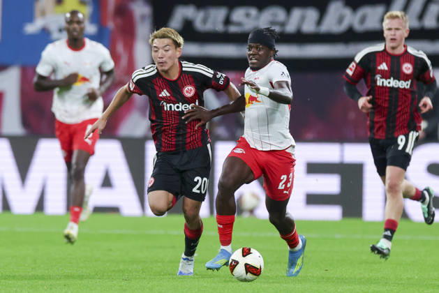 Ritsu Doan (Eintracht Frankfurt) und Castello Lukeba (RB Leipzig) kaempfen um den Ball waehrend des spiels der 1. Bundesliga zwischen RB Leipzig und Eintracht Frankfurt, Red Bull Arena am 10. October 2026 in Leipzig, Deutschland. (Foto von Marco Steinbrenner DeFodi Images) +++ Ritsu Doan (Eintracht Frankfurt) und Castello Lukeba (RB Leipzig) battle for the ball during the Bundesliga match between RB Leipzig and Eintracht Frankfurt at Red Bull Arena on October 10, 2026 in Leipzig, Germany. (Photo by Marco Steinbrenner DeFodi Images) DFB DFL REGULATIONS PROHIBIT ANY USE OF PHOTOGRAPHS AS IMAGE SEQUENCES AND OR QUASI-VIDEO. (Photo by Marco Steinbrenner DeFodi Images) -