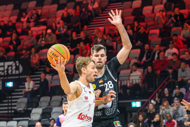10.10.2026 - Basketball - Saison 2026 2027 - 2. Bundesliga Pro-A - 4. Spieltag: Nürnberg Falcons Basketball Club NBC - Kreisbau Kirchheim Knights - AlSch - xalxscx - Christian Feneberg (7, Nürnberg Falcons BC NBC ) Nicolas Bretzel (21, Kreisbau Kirchheim Knights )