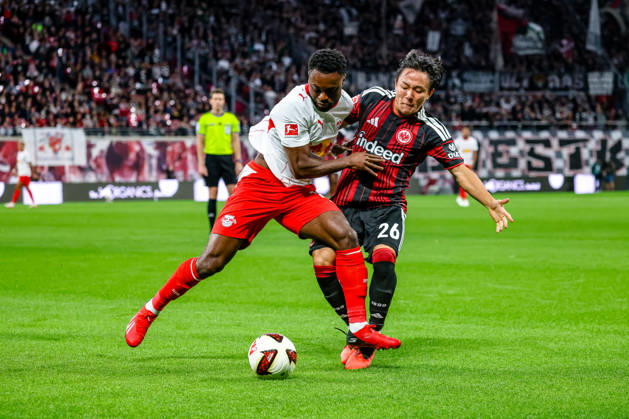 Ridle Baku (RB Leipzig, 17) und Keita Kosugi (Eintracht Frankfurt, 26) Zweikampf, Duell, Kampf am Ball, GER, RB Leipzig vs. Eintracht Frankfurt, Fussball, 1. Bundesliga Herren, 5. Spieltag, Spielzeit 2026 2027, 10.10.2026 DFL regulations prohibit any use of photographs as image sequences and or quasi-video. GER, RB Leipzig vs. Eintracht Frankfurt, Fussball, 1. Bundesliga Herren, 5. Spieltag, Spielzeit 2026 2027, 10.10.2026 Leipzig Copyright: xEibner-Pressefoto LauraxRoemerx EP_LRR