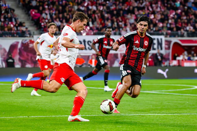 Willi Orban (RB Leipzig, 04) am Ball, Zweikampf, Duell, Kampf Can Uzun (Eintracht Frankfurt, 42), GER, RB Leipzig vs. Eintracht Frankfurt, Fussball, 1. Bundesliga Herren, 5. Spieltag, Spielzeit 2026 2027, 10.10.2026 DFL regulations prohibit any use of photographs as image sequences and or quasi-video. GER, RB Leipzig vs. Eintracht Frankfurt, Fussball, 1. Bundesliga Herren, 5. Spieltag, Spielzeit 2026 2027, 10.10.2026 Leipzig Copyright: xEibner-Pressefoto LauraxRoemerx EP_LRR