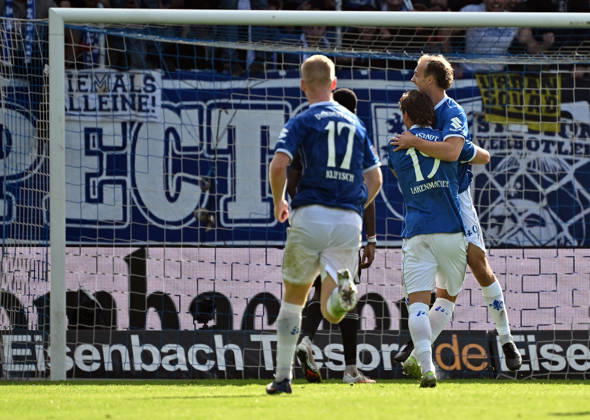 10.10.2026, xjhx, Fussball 2.Bundesliga, SV Darmstadt 98 - Energie Cottbus v.l. Kai Klefisch (SV Darmstadt 98), Fynn Lakenmacher (SV Darmstadt 98), Yannik Lührs (SV Darmstadt 98) celebrate the goal, Der Torjubel zum 3:1 (DFL DFB REGULATIONS PROHIBIT ANY USE OF PHOTOGRAPHS as IMAGE SEQUENCES and or QUASI-VIDEO) Darmstadt