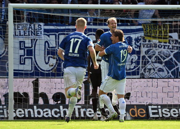 10.10.2026, xjhx, Fussball 2.Bundesliga, SV Darmstadt 98 - Energie Cottbus v.l. Kai Klefisch (SV Darmstadt 98), Fynn Lakenmacher (SV Darmstadt 98), Yannik Lührs (SV Darmstadt 98) celebrate the goal, Der Torjubel zum 3:1 (DFL DFB REGULATIONS PROHIBIT ANY USE OF PHOTOGRAPHS as IMAGE SEQUENCES and or QUASI-VIDEO) Darmstadt
