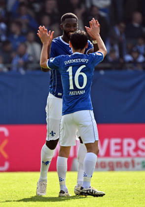 10.10.2026, xjhx, Fussball 2.Bundesliga, SV Darmstadt 98 - Energie Cottbus v.l. Patric Pfeiffer (SV Darmstadt 98), Hiroki Akiyama (SV Darmstadt 98) celebrate the goal, Der Torjubel zum 3:1 (DFL DFB REGULATIONS PROHIBIT ANY USE OF PHOTOGRAPHS as IMAGE SEQUENCES and or QUASI-VIDEO) Darmstadt