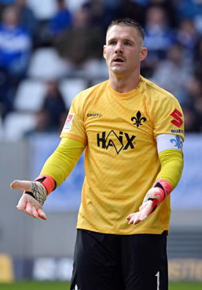 10.10.2026, xjhx, Fussball 2.Bundesliga, SV Darmstadt 98 - Energie Cottbus v.l. Marcel Schuhen (SV Darmstadt 98) gibt Anweisungen (DFL DFB REGULATIONS PROHIBIT ANY USE OF PHOTOGRAPHS as IMAGE SEQUENCES and or QUASI-VIDEO) Darmstadt