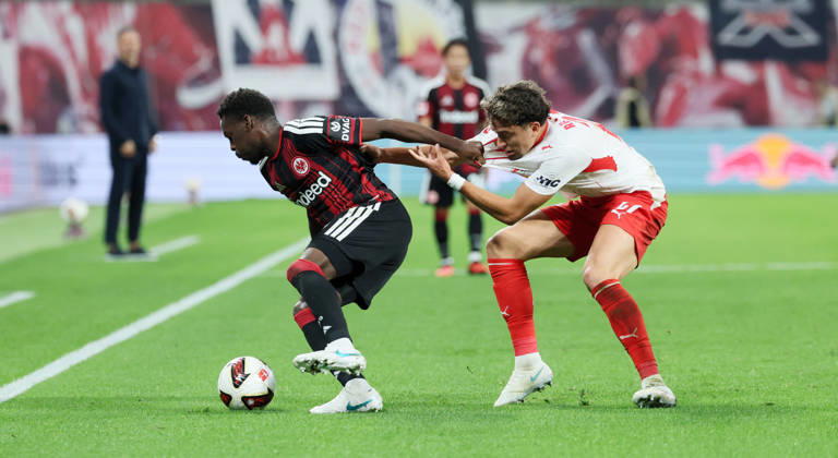 RB Leipzig - Frankfurt Bundesliga Leipzig, 10.10.2026, Red Bull Arena, Fußball, 1.Bundesliga, 5.Spieltag , RB Leipzig vs. SG Eintracht Frankfurt , Im Bild von links: Noel Aseko (15, Frankfurt) , Neil El Aynoui (21, RB Leipzig). , Nur zur redaktionellen Nutzung. Only editorial use. , DFL DFB regulations prohibit any use of photographs as image sequences and or quasi-video. ,