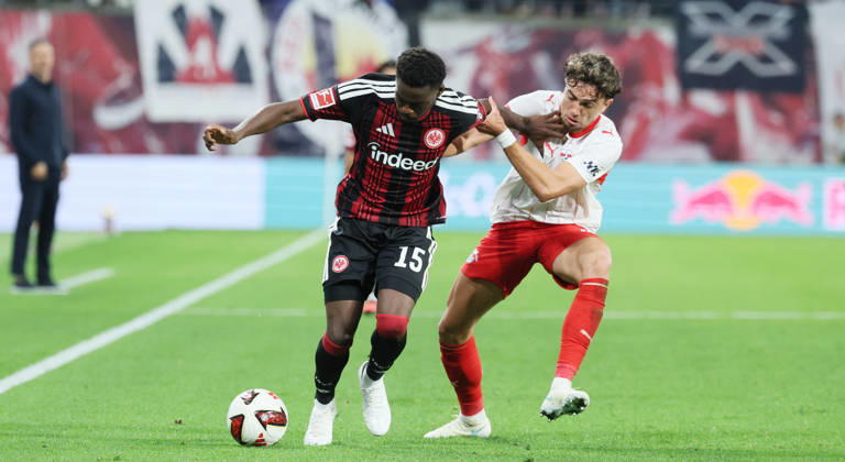 RB Leipzig - Frankfurt Bundesliga Leipzig, 10.10.2026, Red Bull Arena, Fußball, 1.Bundesliga, 5.Spieltag , RB Leipzig vs. SG Eintracht Frankfurt , Im Bild von links: Noel Aseko (15, Frankfurt) , Neil El Aynoui (21, RB Leipzig). , Nur zur redaktionellen Nutzung. Only editorial use. , DFL DFB regulations prohibit any use of photographs as image sequences and or quasi-video. ,
