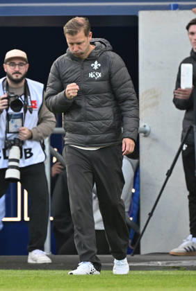 10.10.2026, xjhx, Fussball 2.Bundesliga, SV Darmstadt 98 - Energie Cottbus v.l. Trainer Florian Kohfeldt (SV Darmstadt 98) jubeln jubelt nach Spielende celebrate at the end of the match. (DFL DFB REGULATIONS PROHIBIT ANY USE OF PHOTOGRAPHS as IMAGE SEQUENCES and or QUASI-VIDEO) Darmstadt