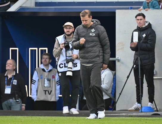 10.10.2026, xjhx, Fussball 2.Bundesliga, SV Darmstadt 98 - Energie Cottbus v.l. Trainer Florian Kohfeldt (SV Darmstadt 98) jubeln jubelt nach Spielende celebrate at the end of the match. (DFL DFB REGULATIONS PROHIBIT ANY USE OF PHOTOGRAPHS as IMAGE SEQUENCES and or QUASI-VIDEO) Darmstadt
