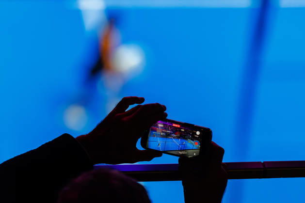 DÜSSELDORF, GERMANY - 10 OCTOBER 2026: Image shows a feature of phone filming photographing the padel court during CUPRA Germany Premier Padel P2 2026 Day 7: Semifinals at CASTELLO Düsseldorf on 10 10 2026 in Düsseldorf, Germany. Germany Copyright: xFröhlichxPascalx