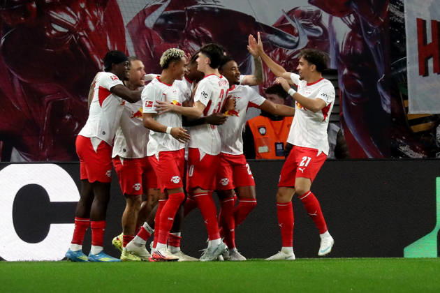 10.10.2026, xgox, Fussball 1.Bundesliga, RB Leipzig - Eintracht Frankfurt v.l. Torjubel nach dem Tor zum celebrating the goal celebrate 1:0 durch Ezechiel Banzuzi (RB Leipzig) (DFL DFB REGULATIONS PROHIBIT ANY USE OF PHOTOGRAPHS as IMAGE SEQUENCES and or QUASI-VIDEO) Leipzig