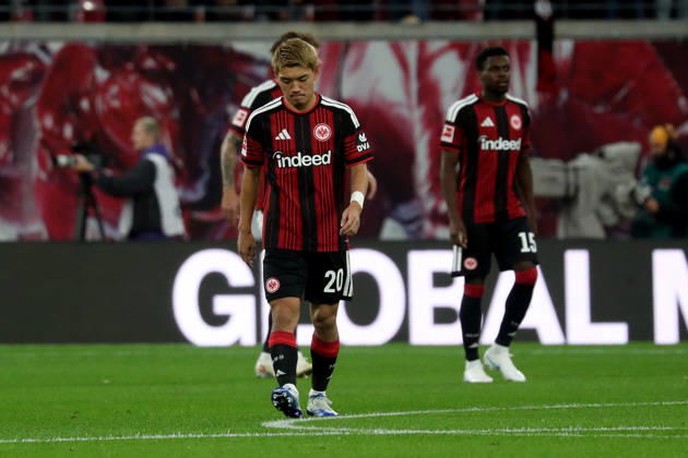 10.10.2026, xgox, Fussball 1.Bundesliga, RB Leipzig - Eintracht Frankfurt v.l. Ritsu Doan (Eintracht Frankfurt) Enttäuscht, traurig, frustriert, ratlos, (DFL DFB REGULATIONS PROHIBIT ANY USE OF PHOTOGRAPHS as IMAGE SEQUENCES and or QUASI-VIDEO) Leipzig