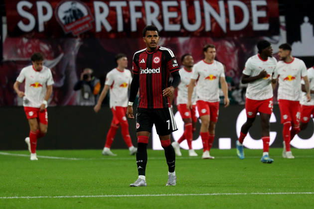 10.10.2026, xgox, Fussball 1.Bundesliga, RB Leipzig - Eintracht Frankfurt v.l. Ansgar Knauff (Eintracht Frankfurt) Enttäuscht, traurig, frustriert, ratlos, (DFL DFB REGULATIONS PROHIBIT ANY USE OF PHOTOGRAPHS as IMAGE SEQUENCES and or QUASI-VIDEO) Leipzig