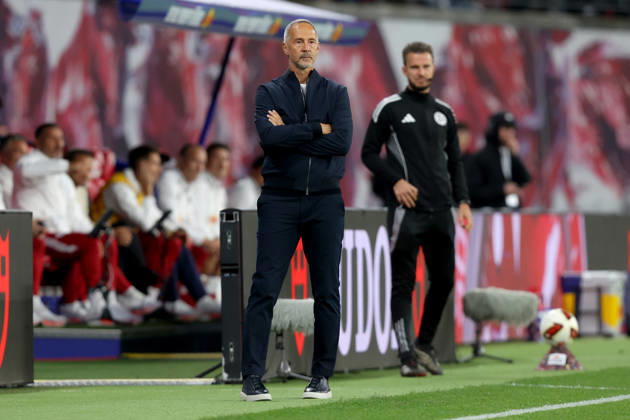 10.10.2026, xtgx, Fussball 1.Bundesliga, RB Leipzig - Eintracht Frankfurt v.l. Trainer Adolf Adi Hütter (Eintracht Frankfurt) Enttäuscht, traurig, frustriert, ratlos, (DFL DFB REGULATIONS PROHIBIT ANY USE OF PHOTOGRAPHS as IMAGE SEQUENCES and or QUASI-VIDEO) Leipzig