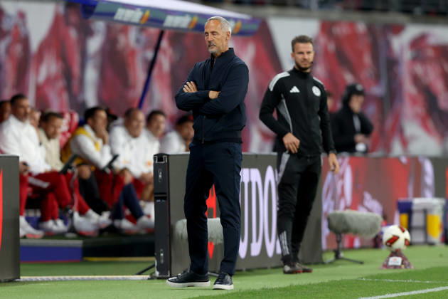10.10.2026, xtgx, Fussball 1.Bundesliga, RB Leipzig - Eintracht Frankfurt v.l. Trainer Adolf Adi Hütter (Eintracht Frankfurt) Enttäuscht, traurig, frustriert, ratlos, (DFL DFB REGULATIONS PROHIBIT ANY USE OF PHOTOGRAPHS as IMAGE SEQUENCES and or QUASI-VIDEO) Leipzig